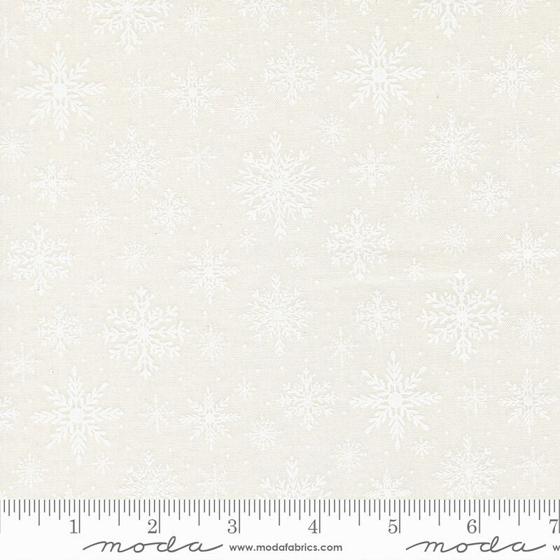 Merrily On High 43214-21 Snow White Softly Snowing - Fat Quarter
